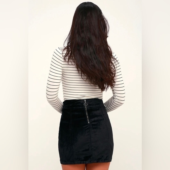 Free People Retro Mini Black Velvet Mini Skirt, Size 26 - Picture 3 of 9